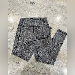 Black and White Lululemon Legging